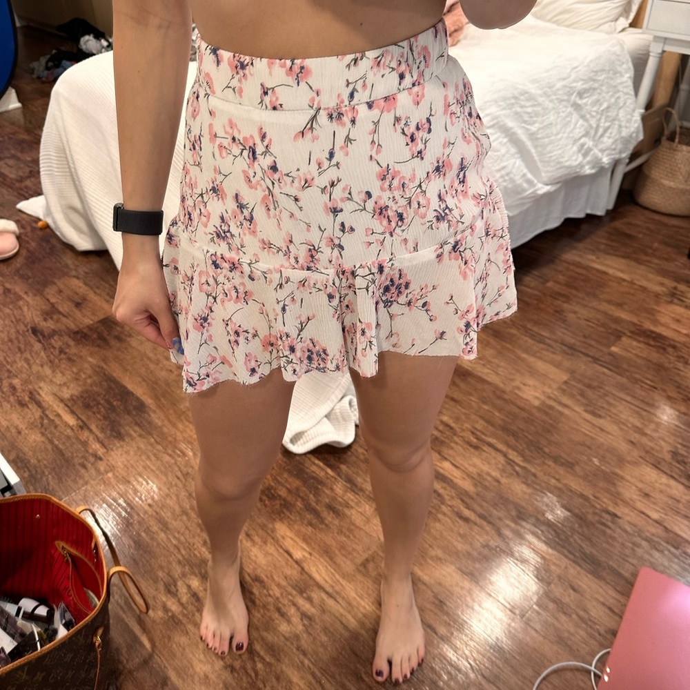missguided white and pink floral skort/ shorts size xs/0